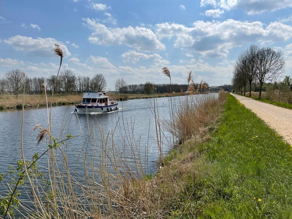 Pension Zur Schleuse Garni Am Elbe Luebeck - Kanal In Witzeeze エクステリア 写真