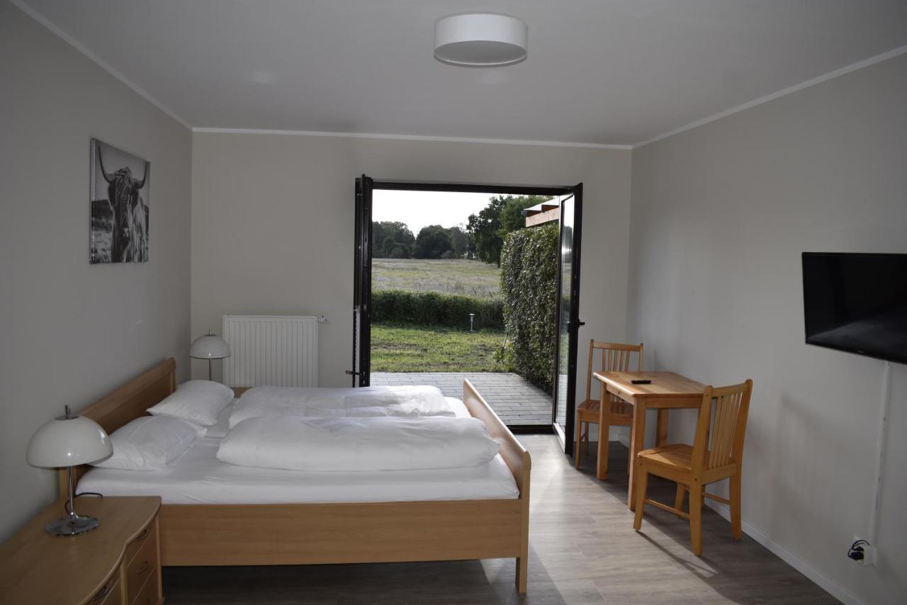 Pension Zur Schleuse Garni Am Elbe Luebeck - Kanal In Witzeeze エクステリア 写真