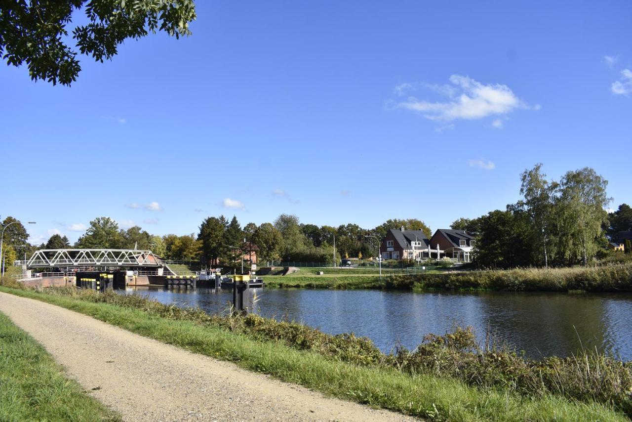 Pension Zur Schleuse Garni Am Elbe Luebeck - Kanal In Witzeeze エクステリア 写真