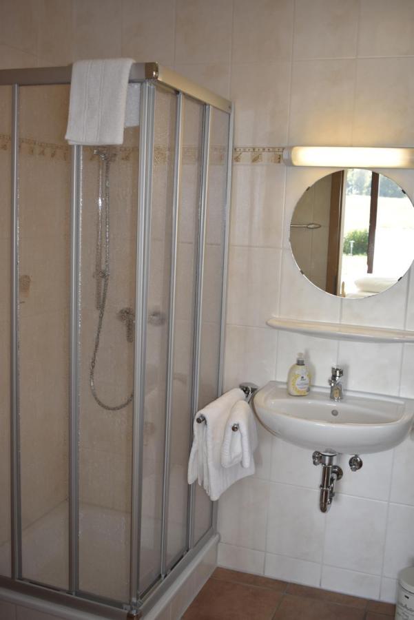 Pension Zur Schleuse Garni Am Elbe Luebeck - Kanal In Witzeeze エクステリア 写真