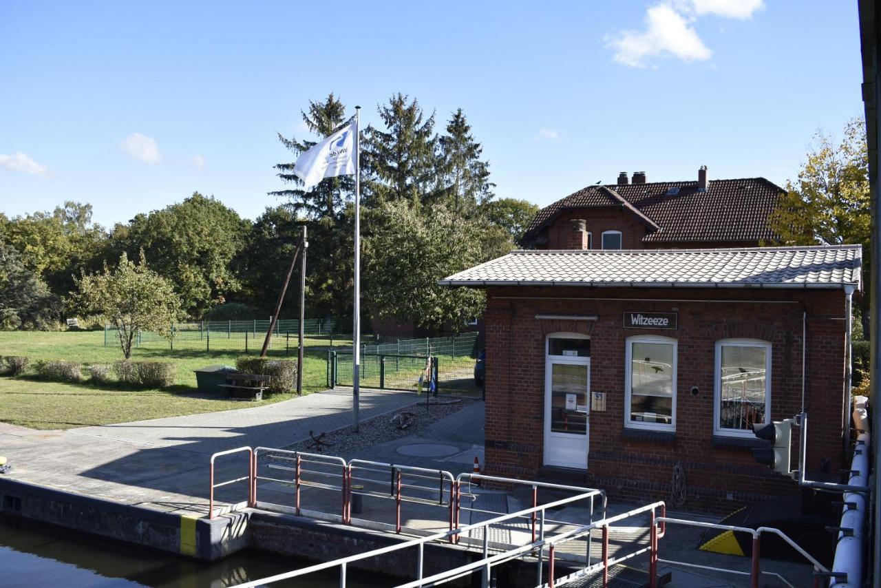 Pension Zur Schleuse Garni Am Elbe Luebeck - Kanal In Witzeeze エクステリア 写真
